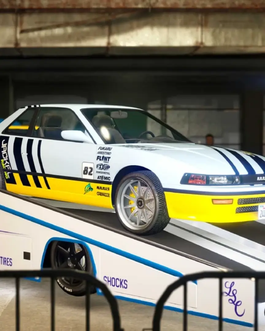 Un vehiculo de carreras sobre un remolque